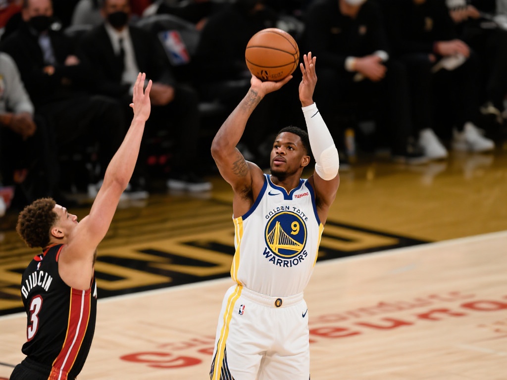 希尔德狂飙9记三分,刷新抢七大战三分历史纪录与迪温琴佐并肩 在今天的抢七大战中,希尔德展现了令人叹为